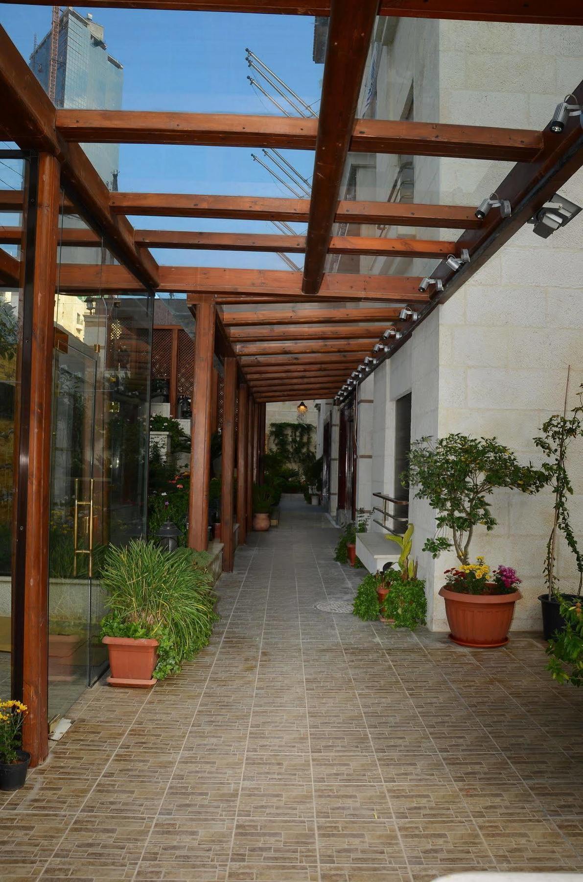 Jad Hotel Suites Amman Exterior photo